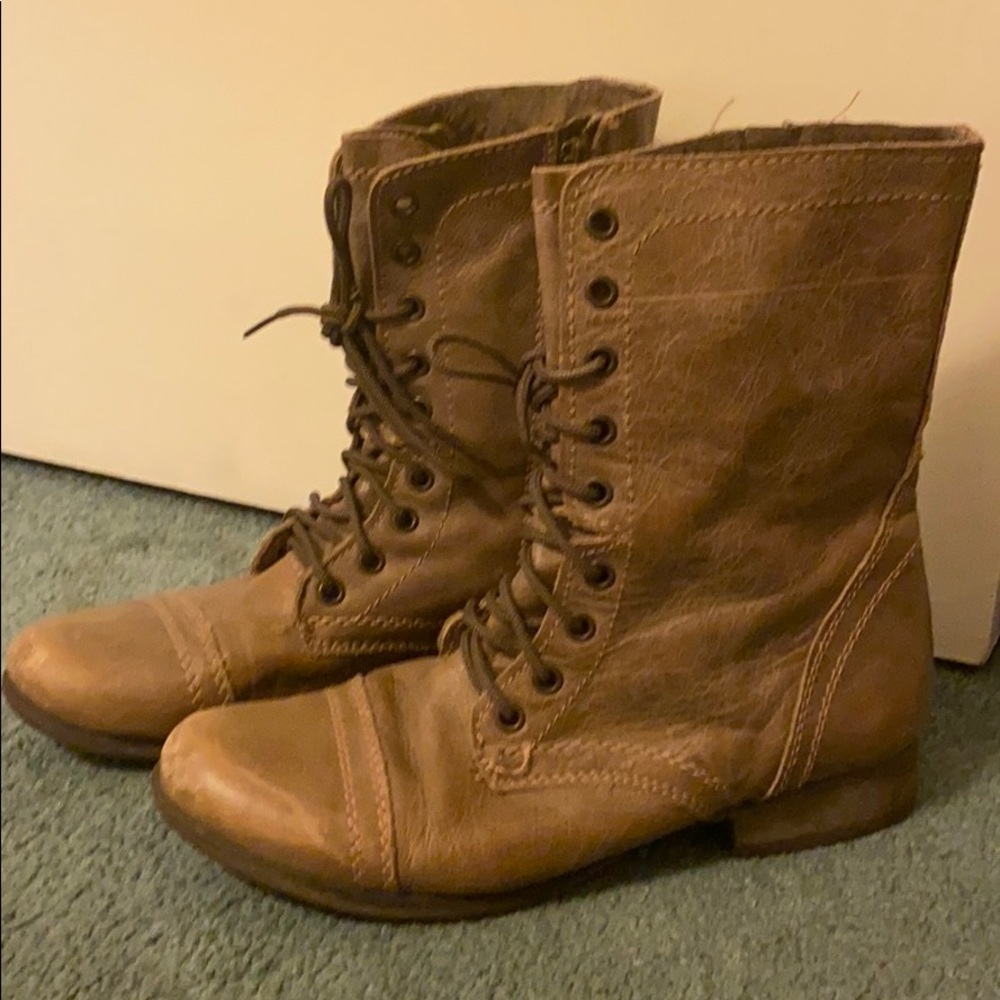 Steve Madden Taupe Troopa boots